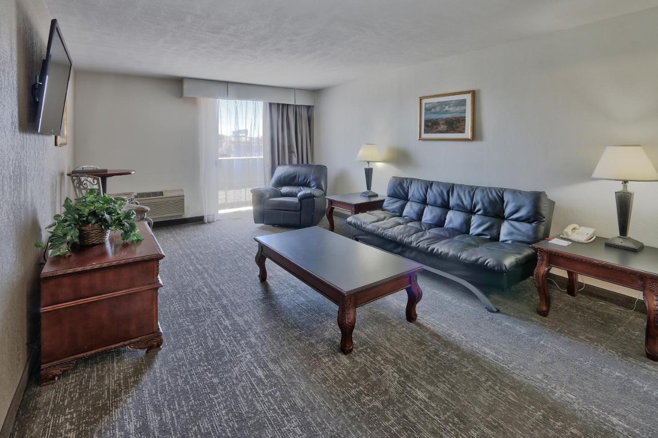Ramada By Wyndham Albuquerque Midtown Otel Dış mekan fotoğraf