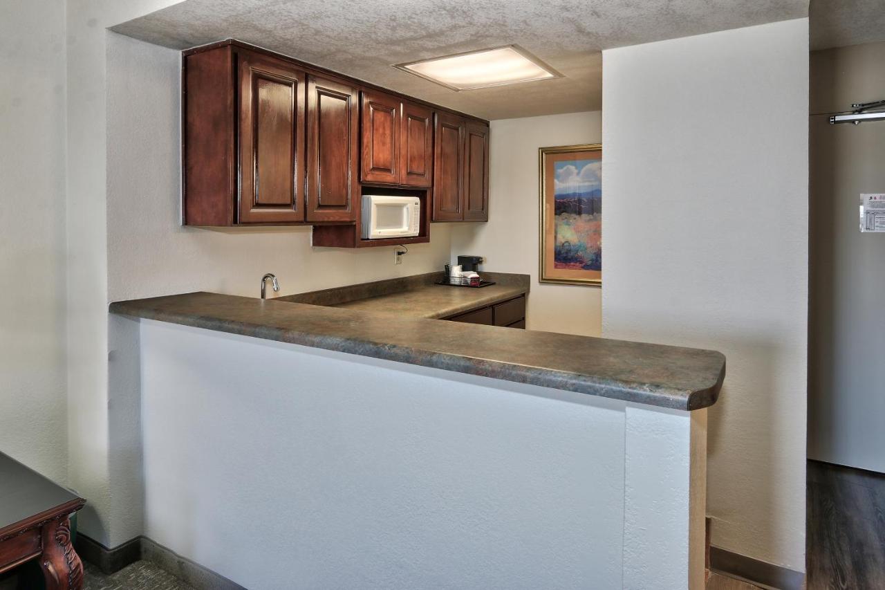 Ramada By Wyndham Albuquerque Midtown Otel Dış mekan fotoğraf