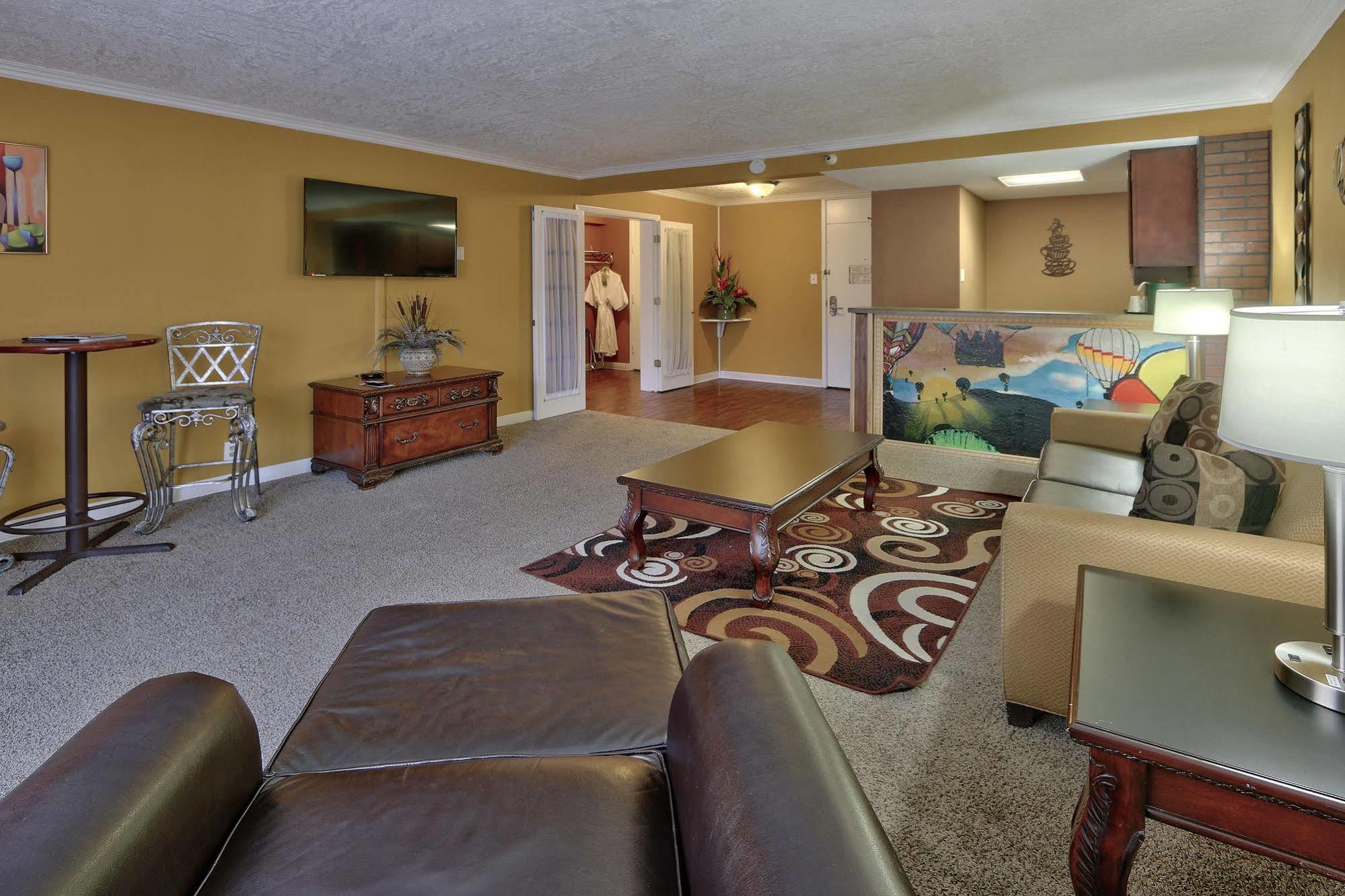Ramada By Wyndham Albuquerque Midtown Otel Dış mekan fotoğraf